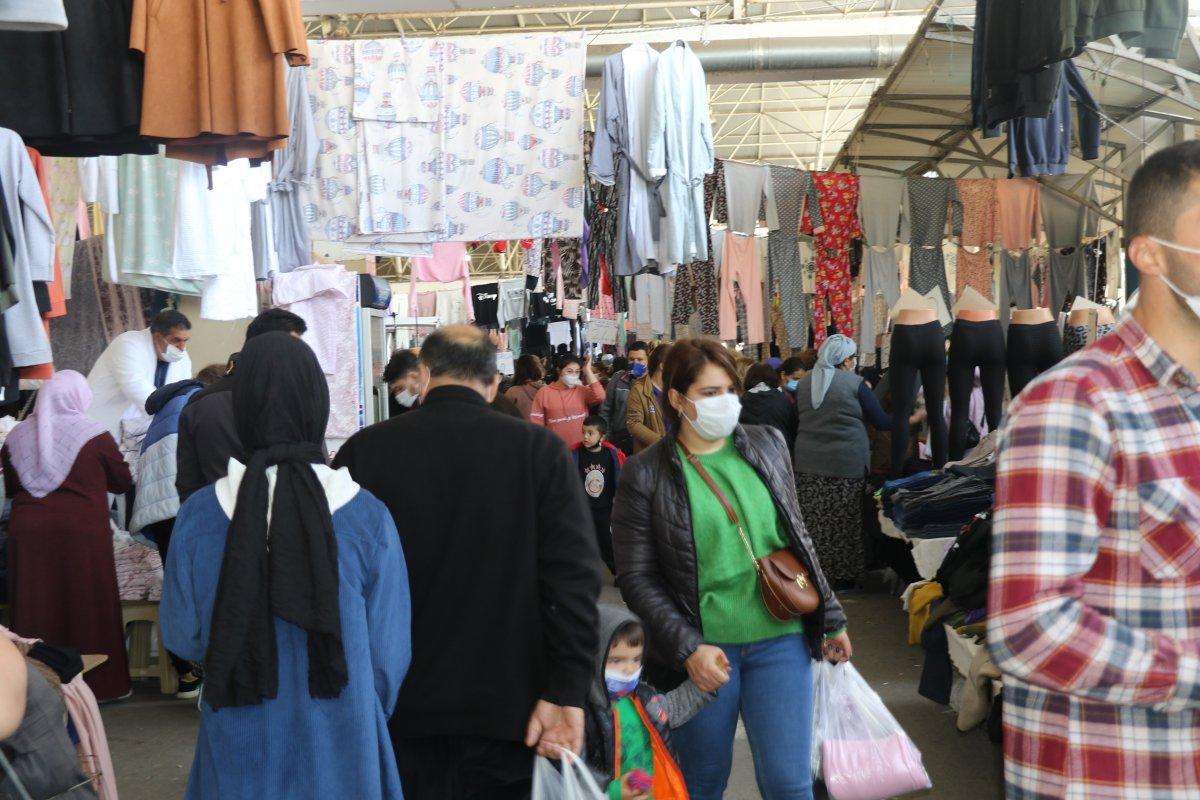 Antalyalılar pazarlara akın etti