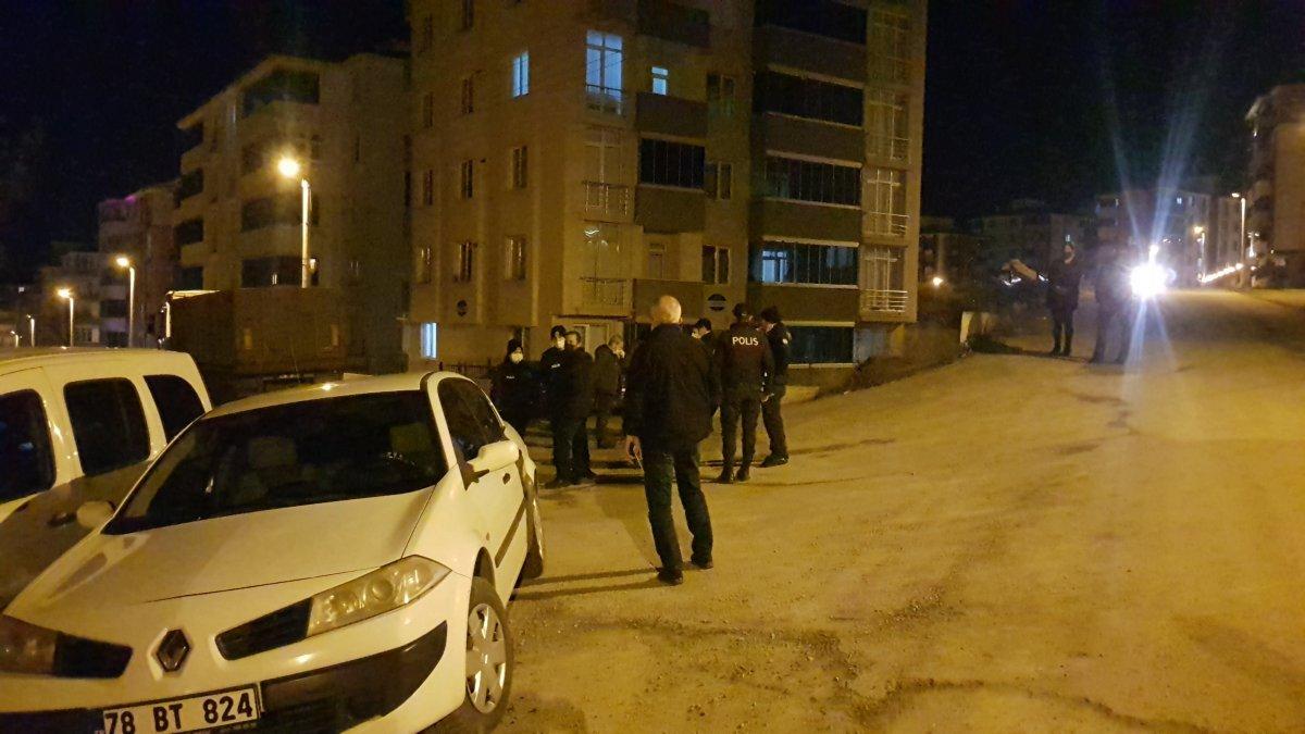 Karabük'te kız arkadaşına mesaj atıp kendini yaraladı