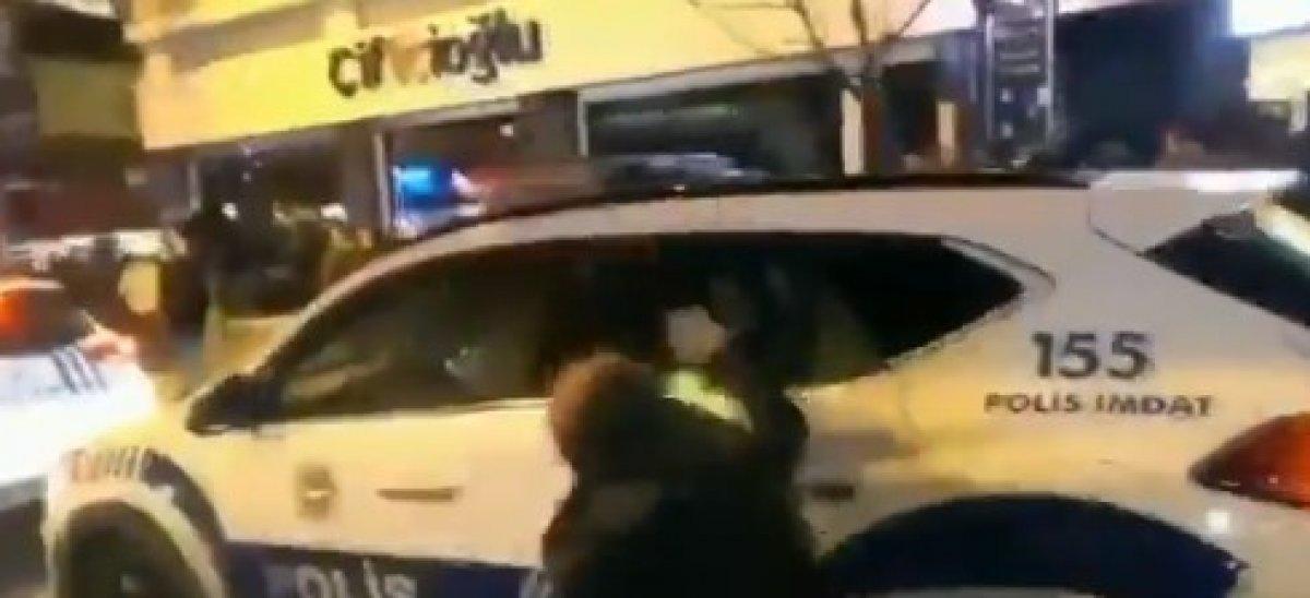 Kadıköy'deki eylemde polis aracını tekmelediği iddia edilen şüpheli tutuklandı
