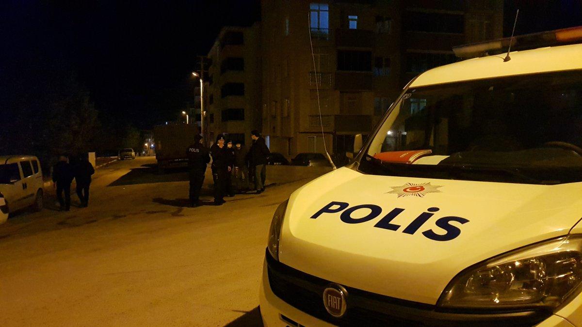 Karabük'te kız arkadaşına mesaj atıp kendini yaraladı