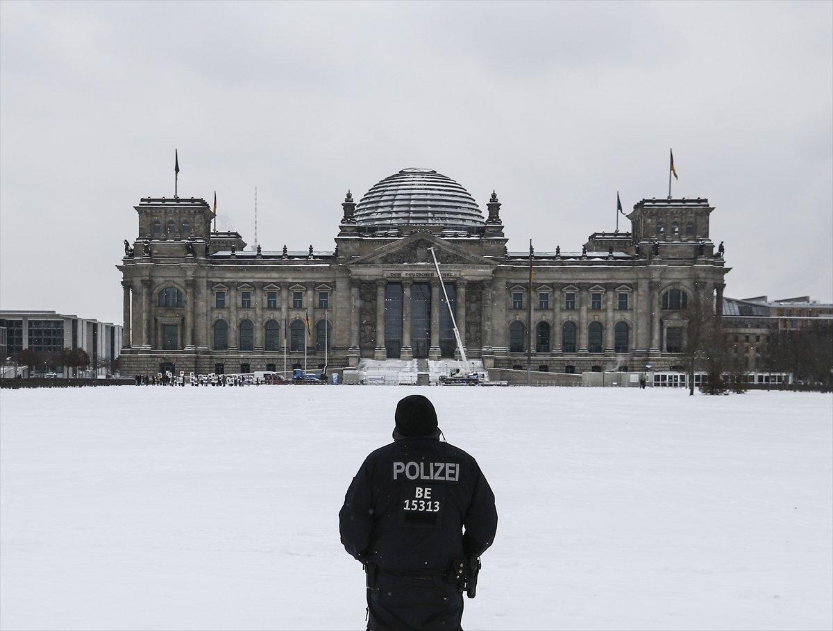 Almanya'da çiftçilerden traktörlü protesto