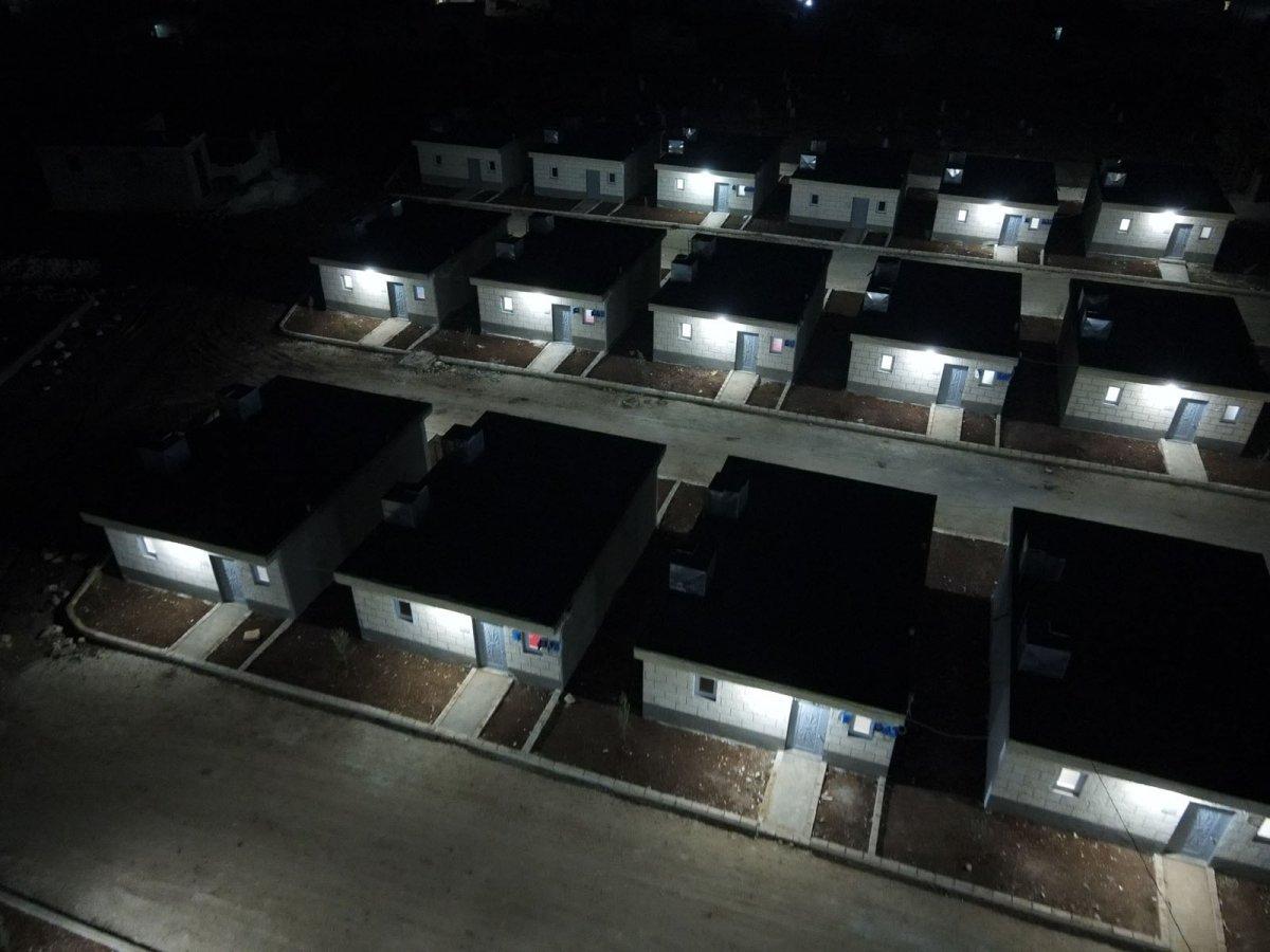 İHH, İdlib'de 'Yaşam Evleri' projesiyle briket evler inşa edecek