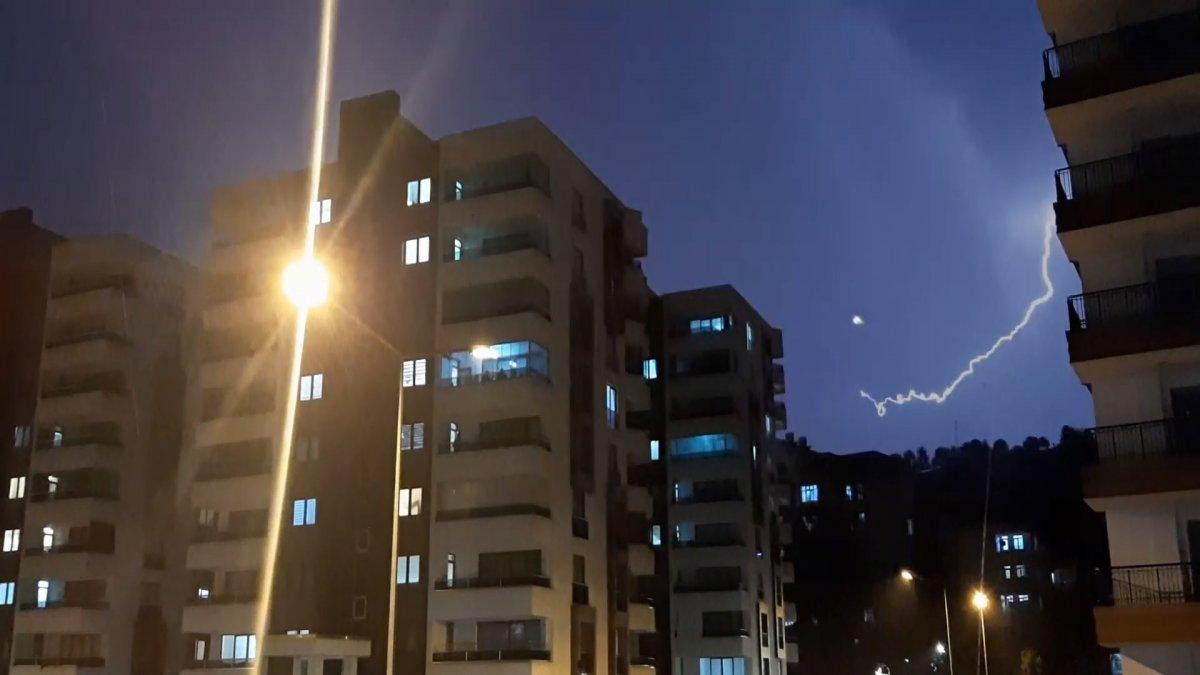 Adıyaman’da şimşekler geceyi aydınlattı