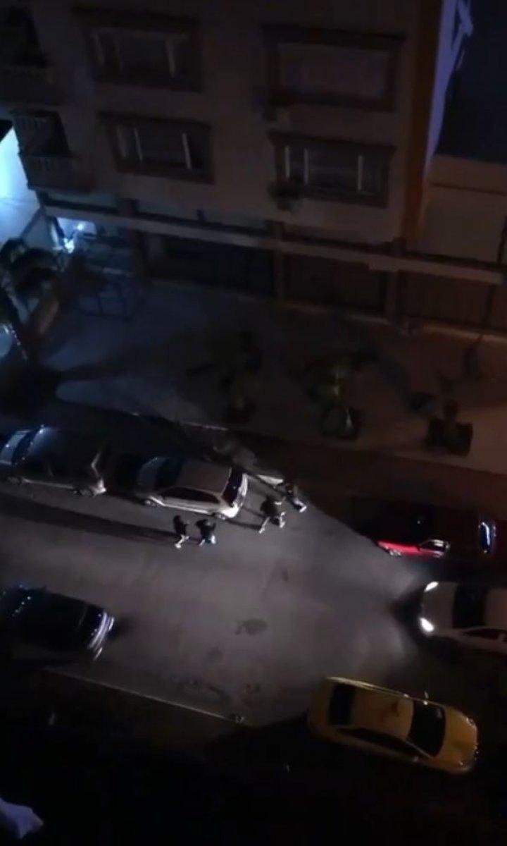 Antalya’da öfkeli grup sopayla park halindeki araçlara saldırdı