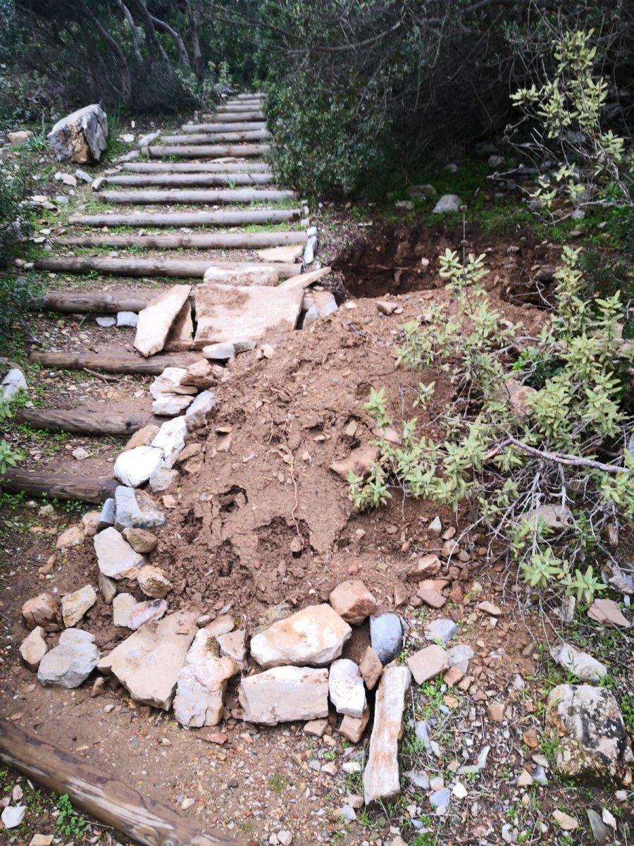 Bodrum'da hazine avcıları 3 bin 500 yıllık tarihi kenti talan etti