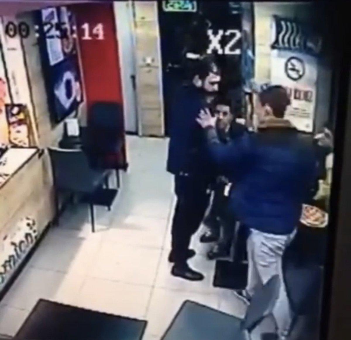 İstanbul'da pizzacıda sipariş kavgası