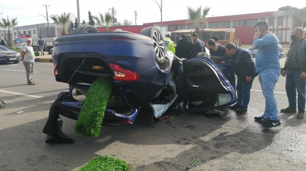 Manisa'da iki otomobil çarpıştı: 2’si ağır 5 yaralı