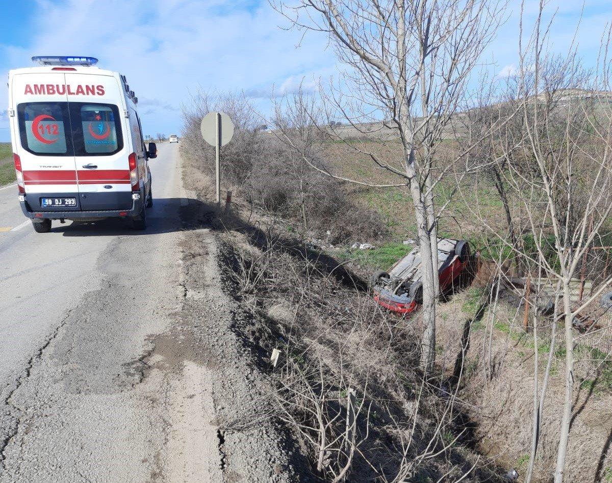 Tekirdağ'da yoldan çıkan otomobil su kanalına uçtu