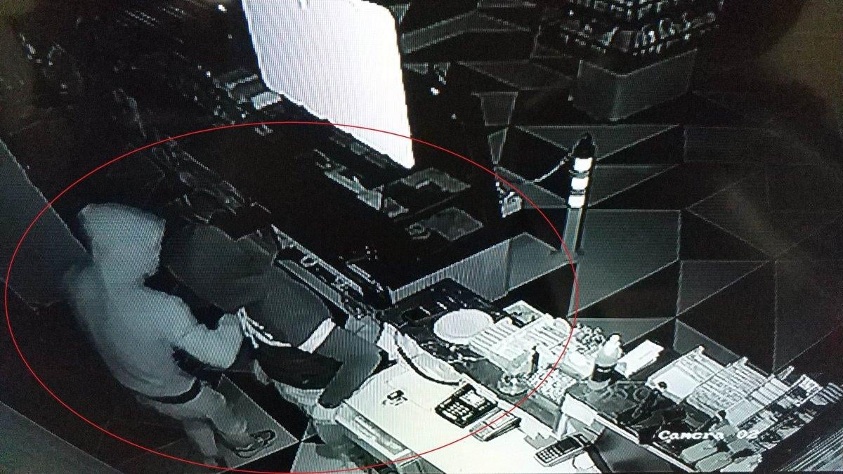 Samsun'da, 'sadece baklava yedim' diyen hırsızın foyasını kameralar ortaya çıkardı