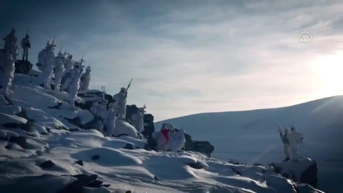 Türk Silahlı Kuvvetleri'nin komando marşlı kış tatbikatı