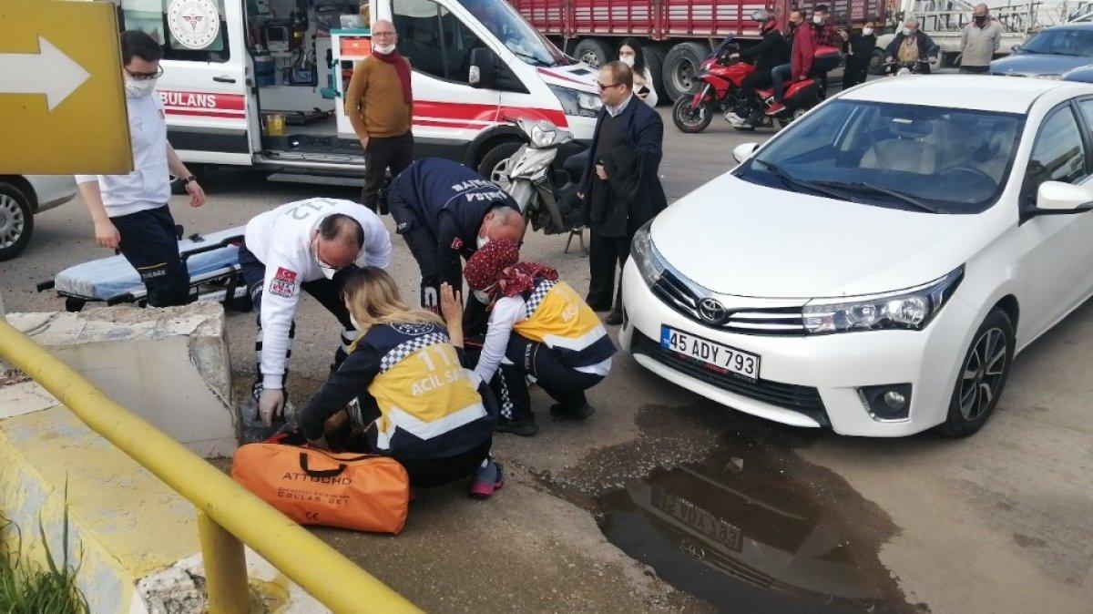 Manisa'da iki otomobil çarpıştı: 2’si ağır 5 yaralı