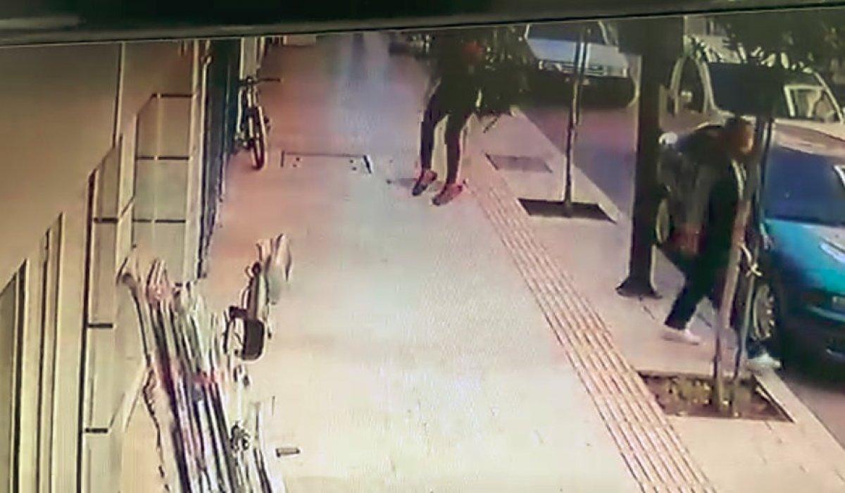 Antalya'da balkondan düşen kadın kamerada