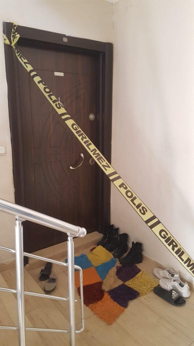 Hatay’da eşini boğazından ve karnından bıçaklayıp öldürdü
