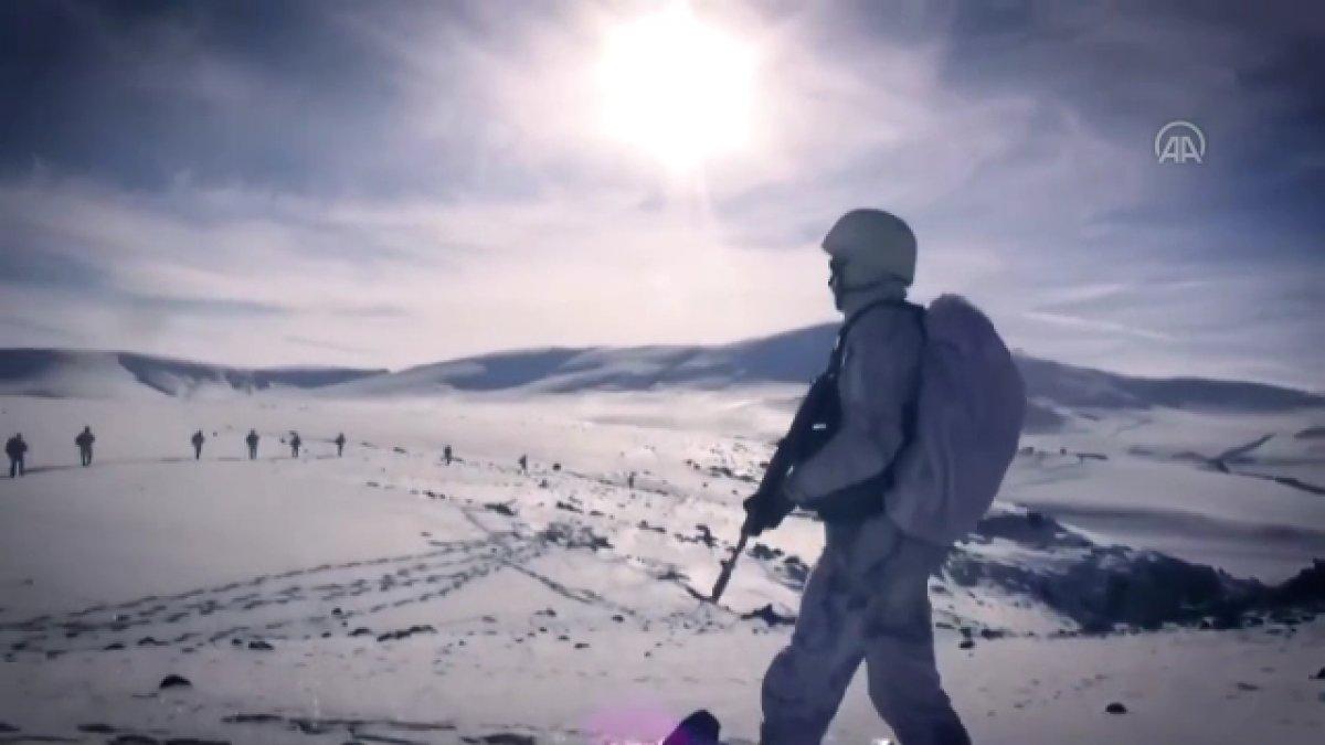 Türk Silahlı Kuvvetleri'nin komando marşlı kış tatbikatı