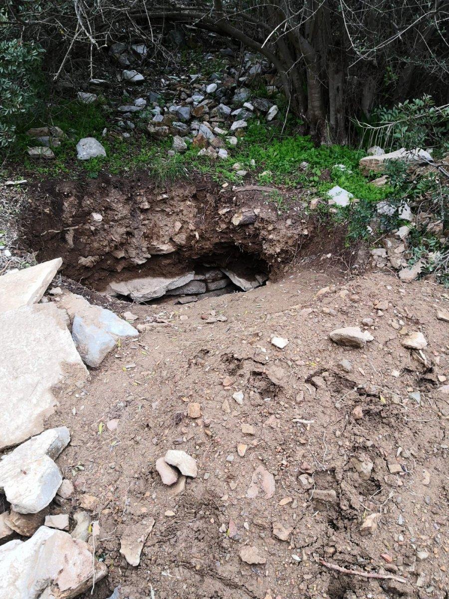 Bodrum'da hazine avcıları 3 bin 500 yıllık tarihi kenti talan etti