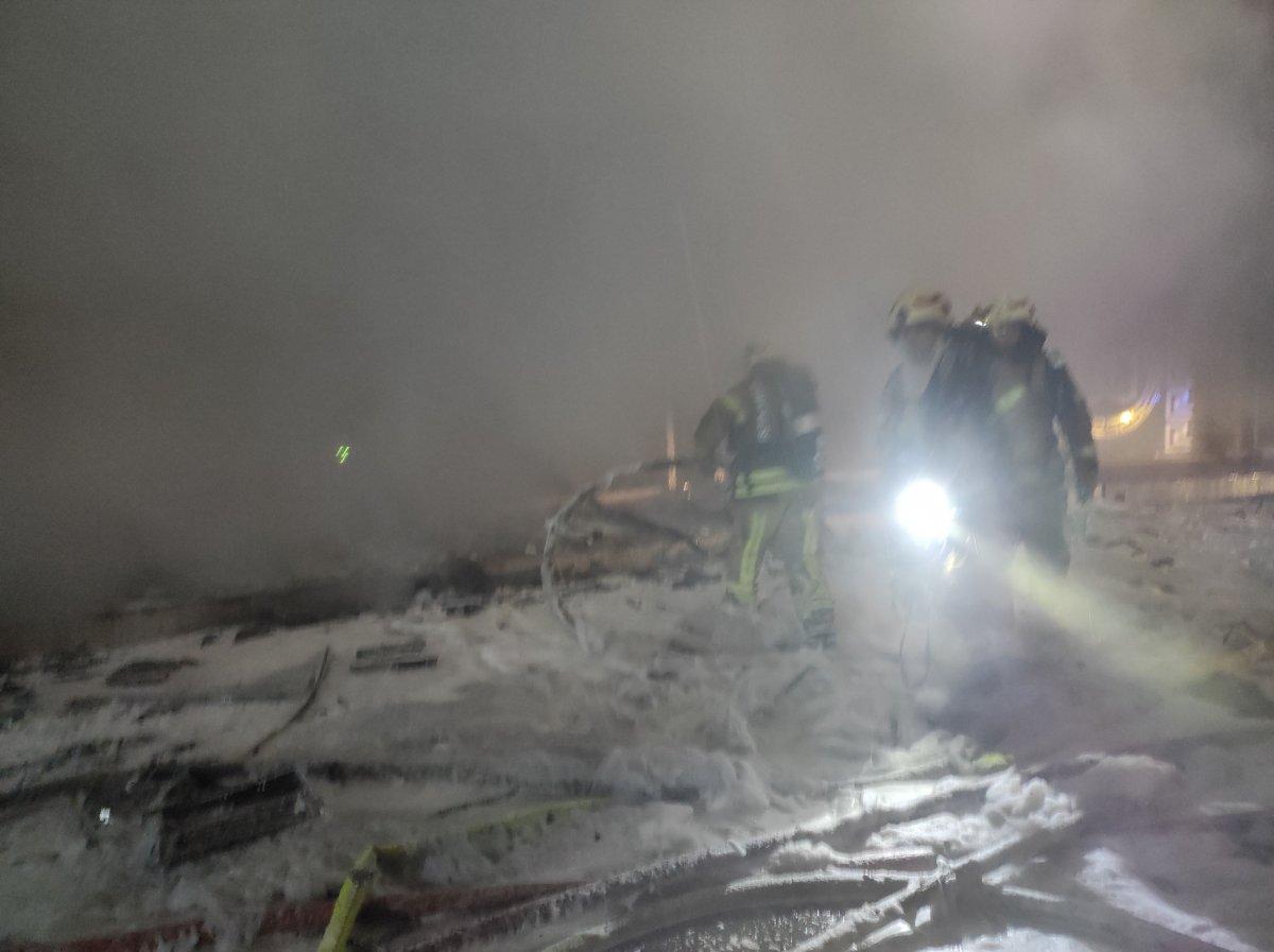 İSTOÇ Ticaret Merkezi'nde 4 iş yeri yandı