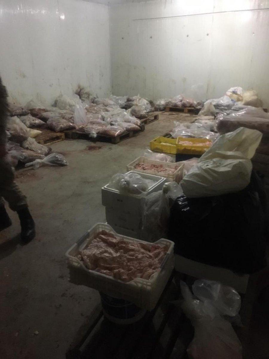 Malatya'da yem fabrikasında ruhsatsız et üretimine baskın