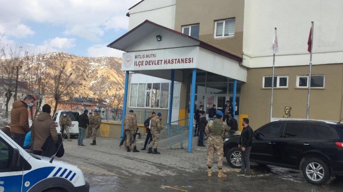 Bitlis'te belediye başkanına saldırı: 3 yaralı