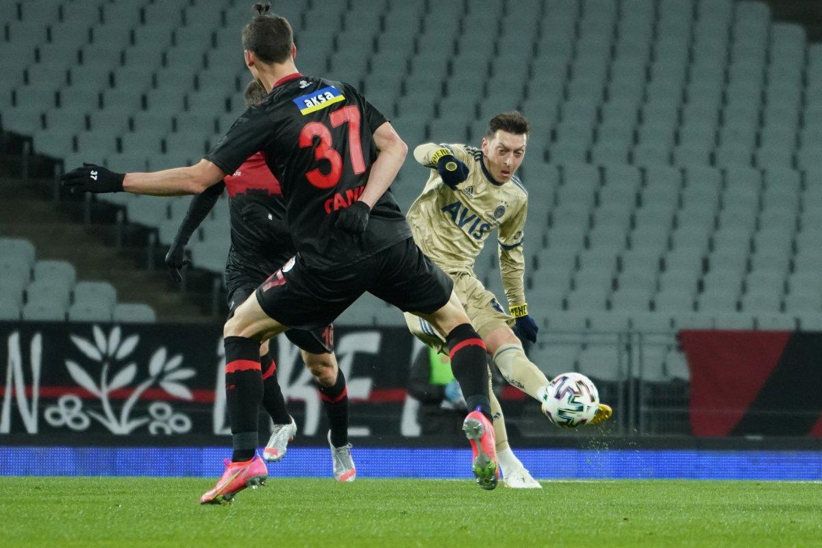 Fenerbahçe, Karagümrük'ü 2 golle mağlup etti