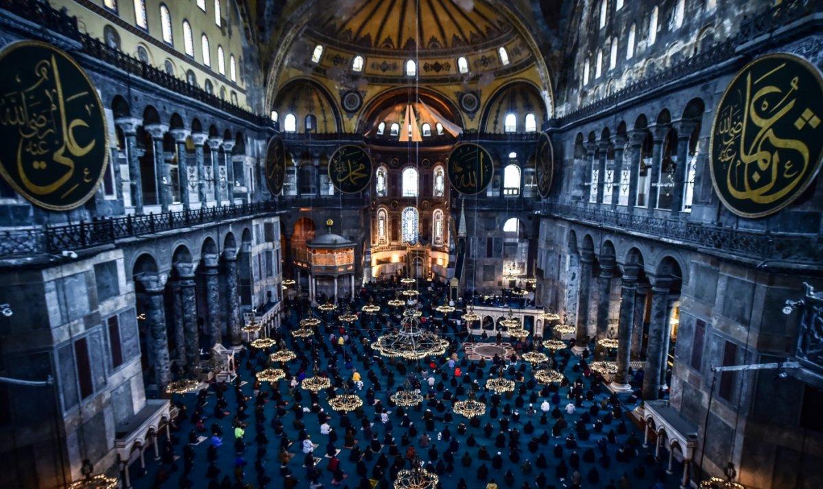 Ayasofya Camii yeni çehresiyle hayran bıraktı