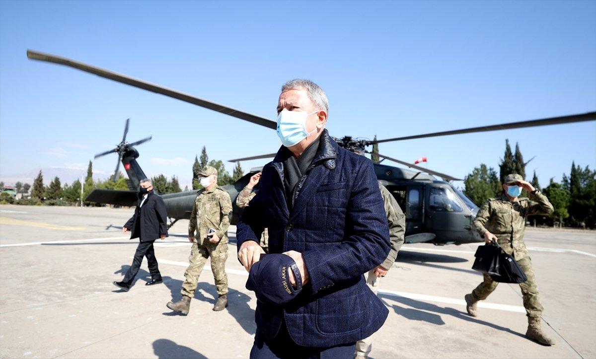 Hulusi Akar'dan, sınır hattındaki birliklerde denetleme