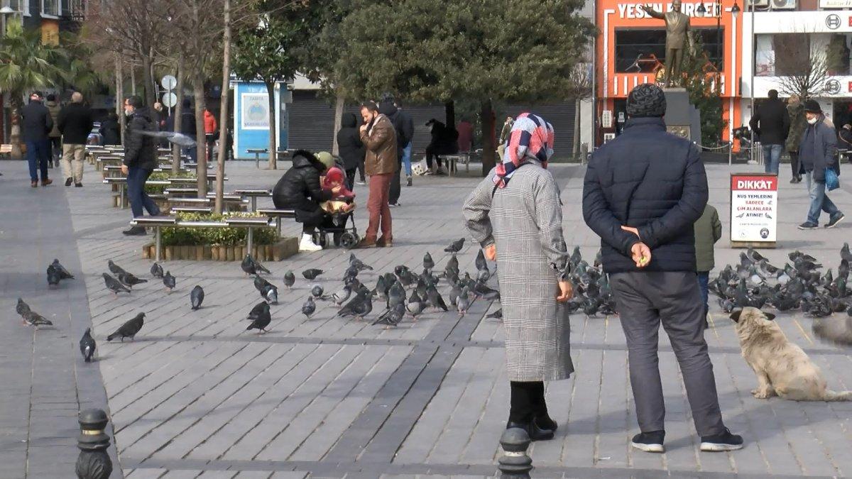 Gaziosmanpaşa'da kısıtlamaya rağmen dikkat çeken kalabalık
