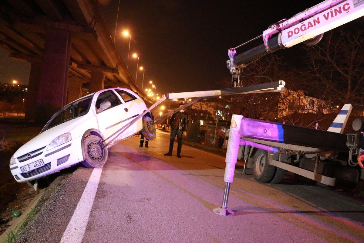 Kocaeli'de aracını kanala deviren alkollü sürücü: Nöbet tutuyorum