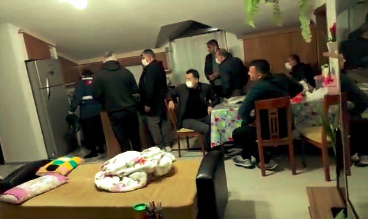 Antalya'da jandarma itfaiye merdiveni ile kumar baskını yaptı