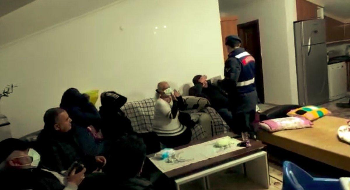 Antalya'da jandarma itfaiye merdiveni ile kumar baskını yaptı