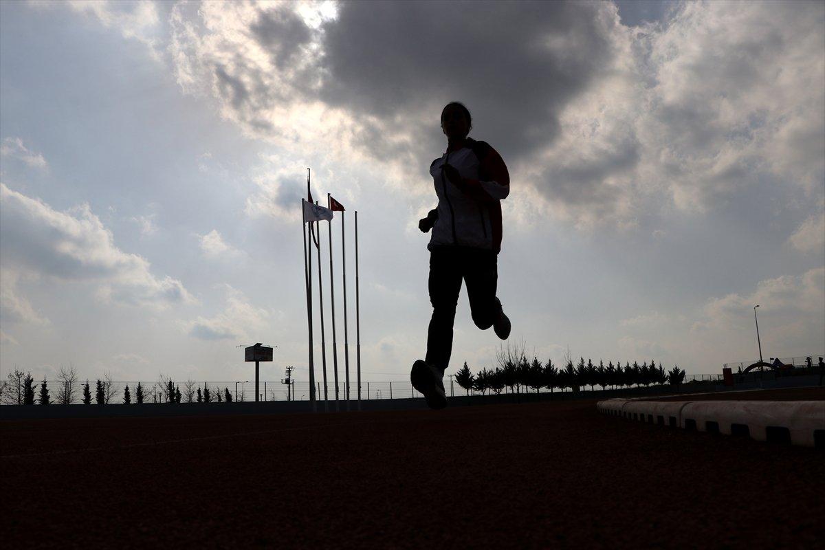 Gaziantepli genç atlet, babasına verdiği sözü tutarak rekor kırdı