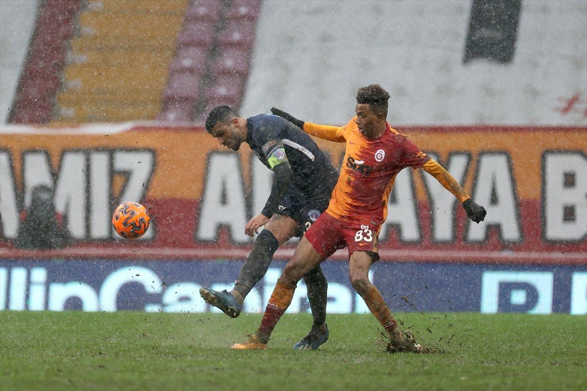 Galatasaray karlı zeminde Kasımpaşa'dan 3 puanı aldı