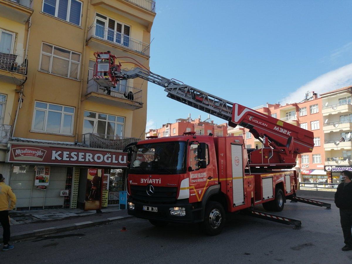 Aksaray'da karısını dövüp bıçakladı, eve kilitledi