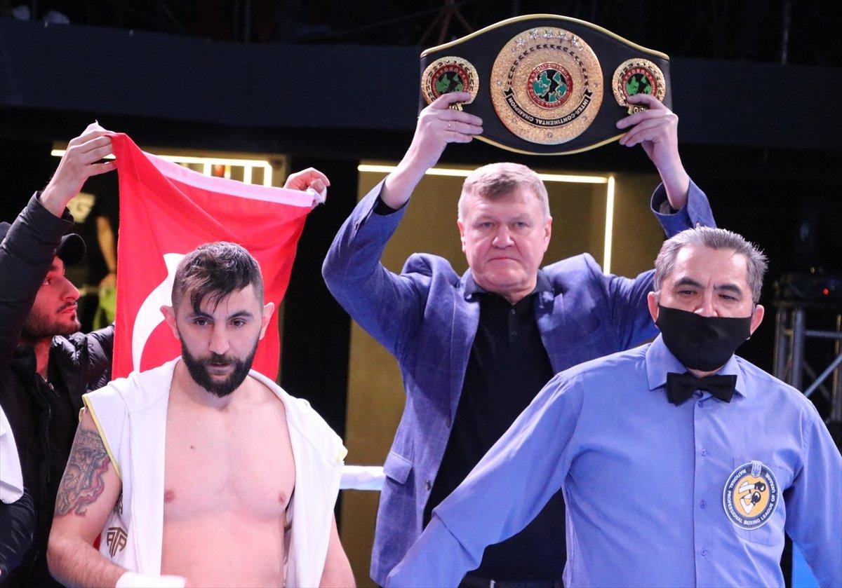 Ukrayna'da Türk boksör Arda Tamer Avcı, UBO Kıtalararası Şampiyonu oldu