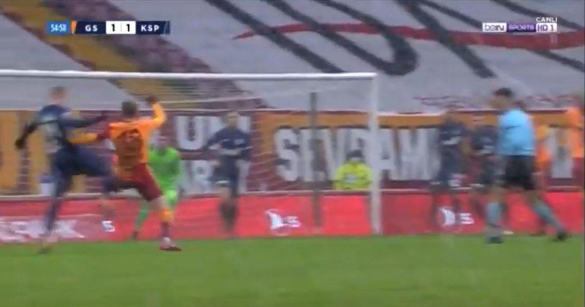 Kasımpaşa'nın penaltı beklediği pozisyon