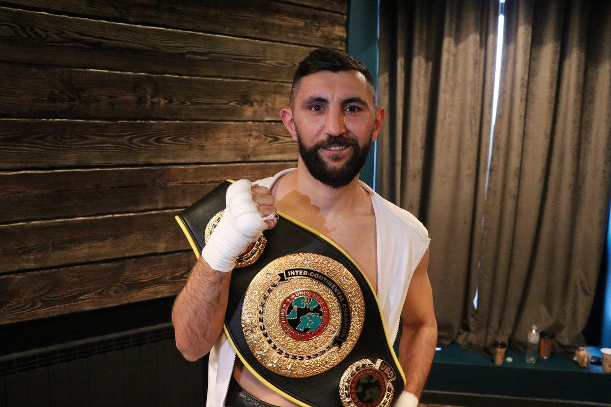 Ukrayna'da Türk boksör Arda Tamer Avcı, UBO Kıtalararası Şampiyonu oldu