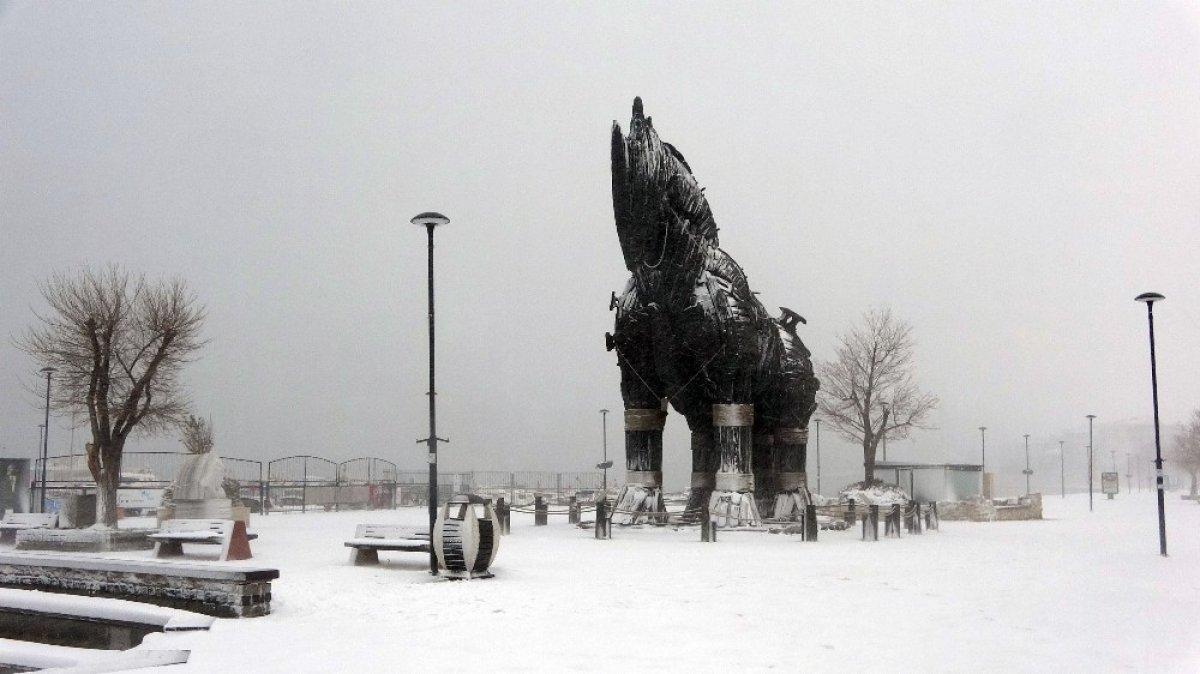 Yüz yüze eğitim öncesi kar nedeniyle bazı illerde eğitime ara verildi