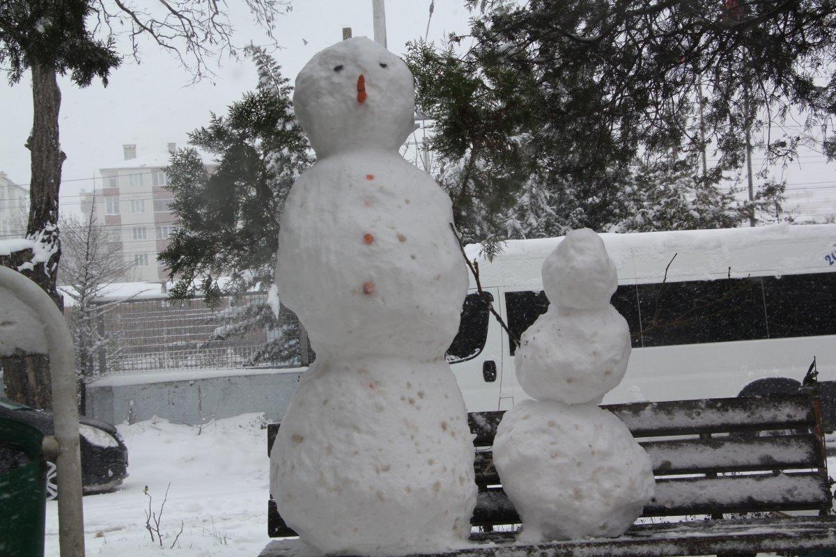 Yüz yüze eğitim öncesi kar nedeniyle bazı illerde eğitime ara verildi