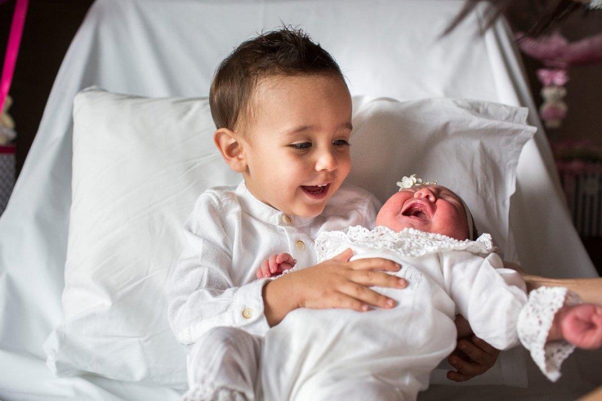 Alişan’ın 2 yaşındaki oğlu Burak, kardeşine dua okudu