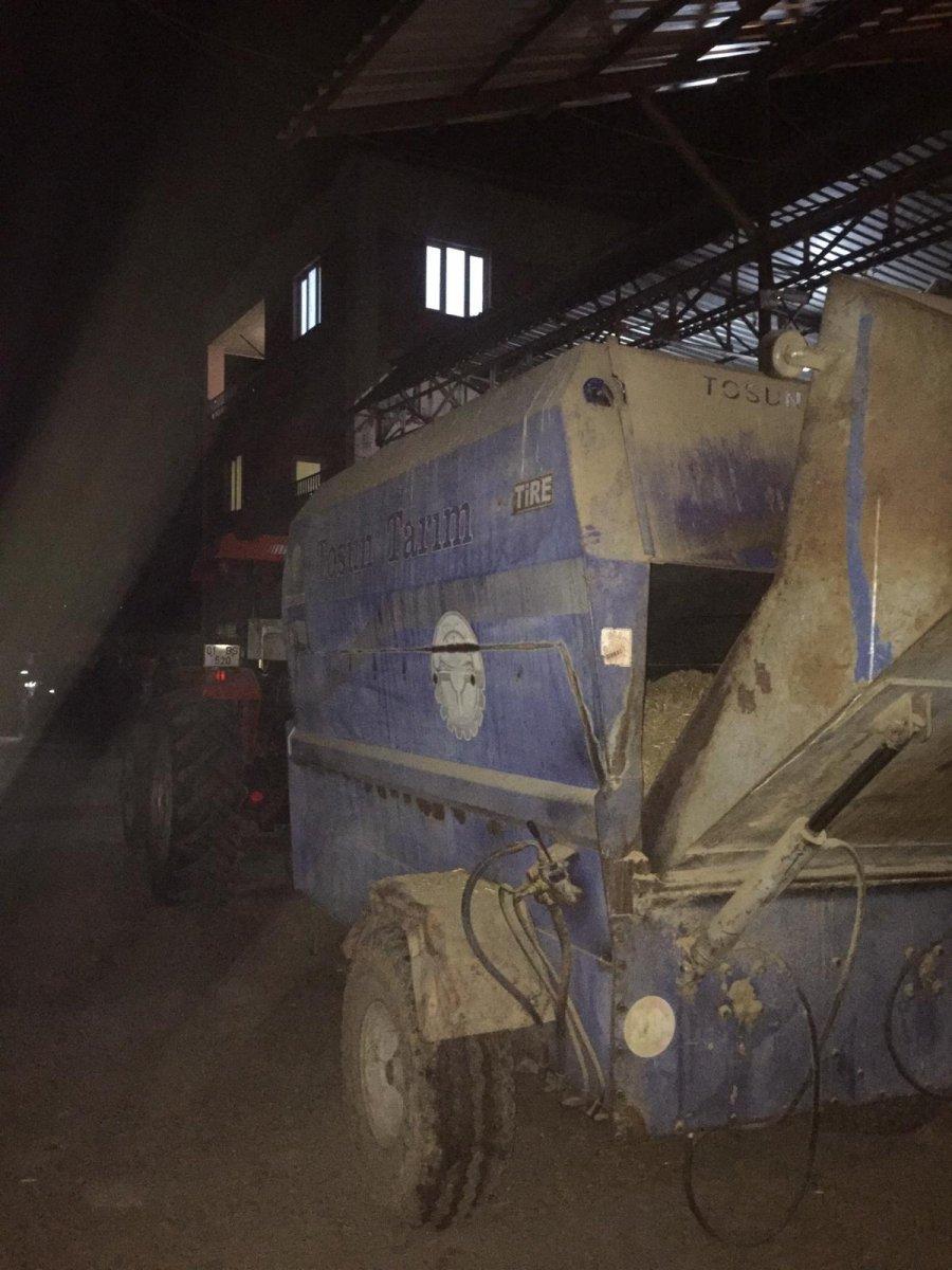 Adana'da yem kırma makinesinin altında kalarak can verdi