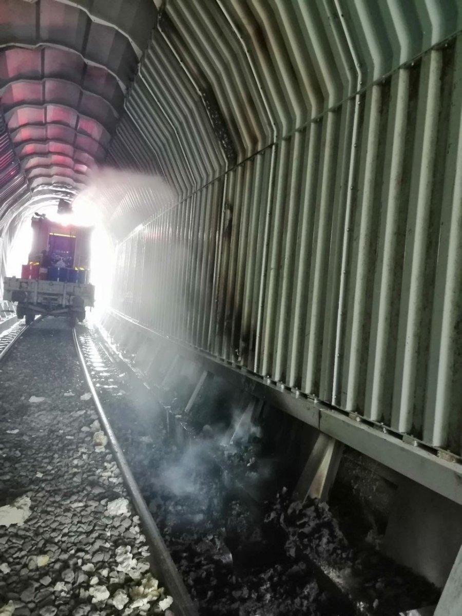 Amasya'da, itfaiye aracı yangın yerine vagonla taşındı