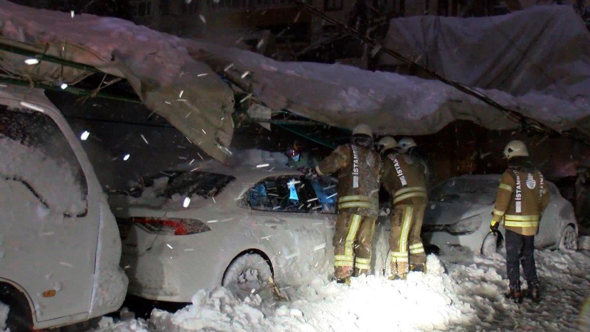 Eyüpsultan'da kapalı spor salonunun çatısı yoğun kar nedeniyle çöktü