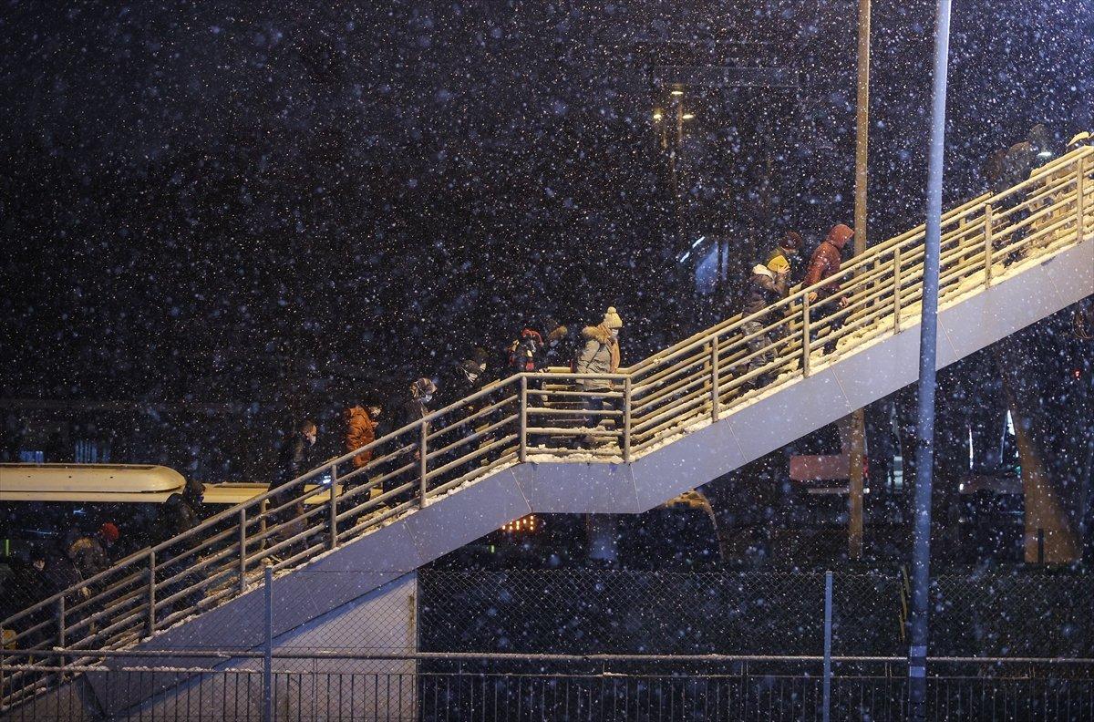 İstanbul'da haftanın ilk iş gününde trafik sakin seyrediyor