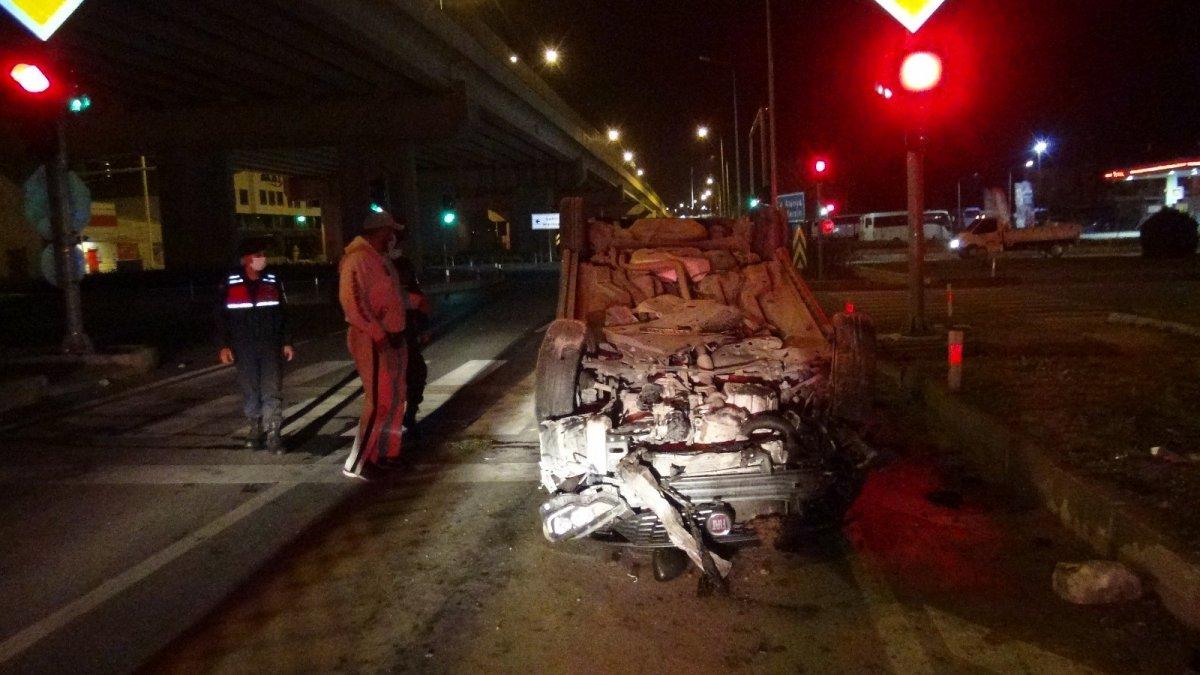 Antalya'da kazadan kurtulan alkollü sürücü, koronavirüs dersi verdi