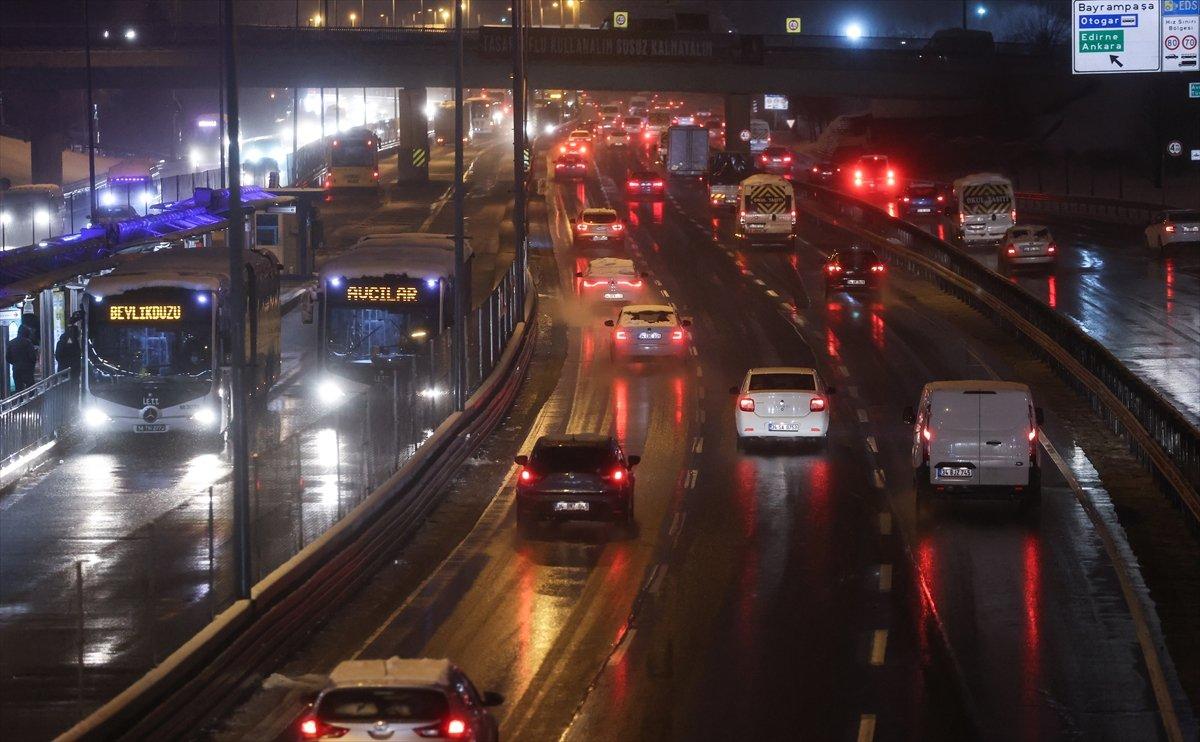 İstanbul'da haftanın ilk iş gününde trafik sakin seyrediyor
