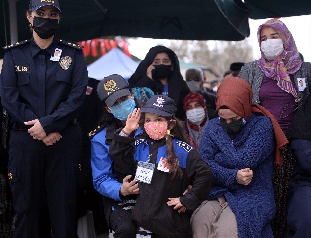 Gara şehidi Sedat Yabalak'ın kızı, tabut önünde selam verdi