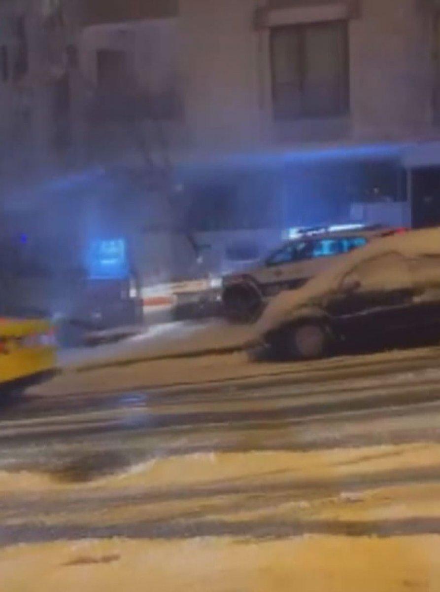 Esenyurt'ta polis aracının kar kazası kamerada