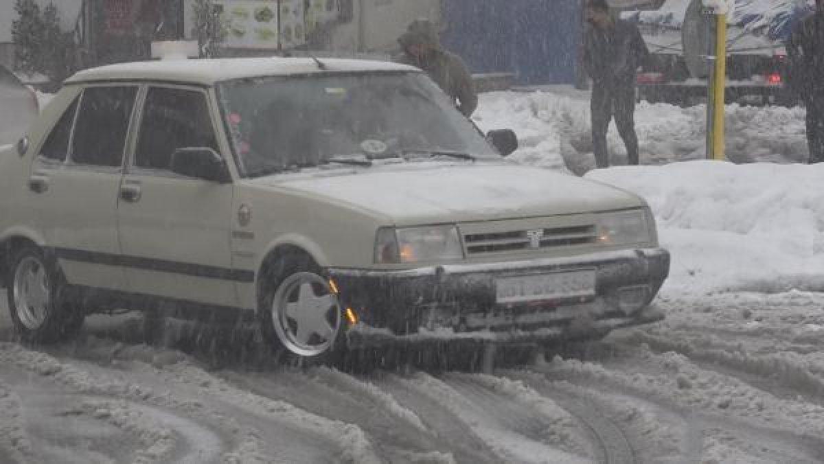 Arnavutköy'de sürücüler zor anlar yaşadı