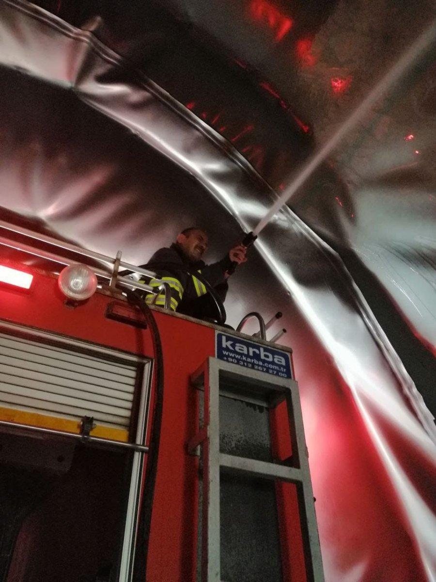 Amasya'da, itfaiye aracı yangın yerine vagonla taşındı