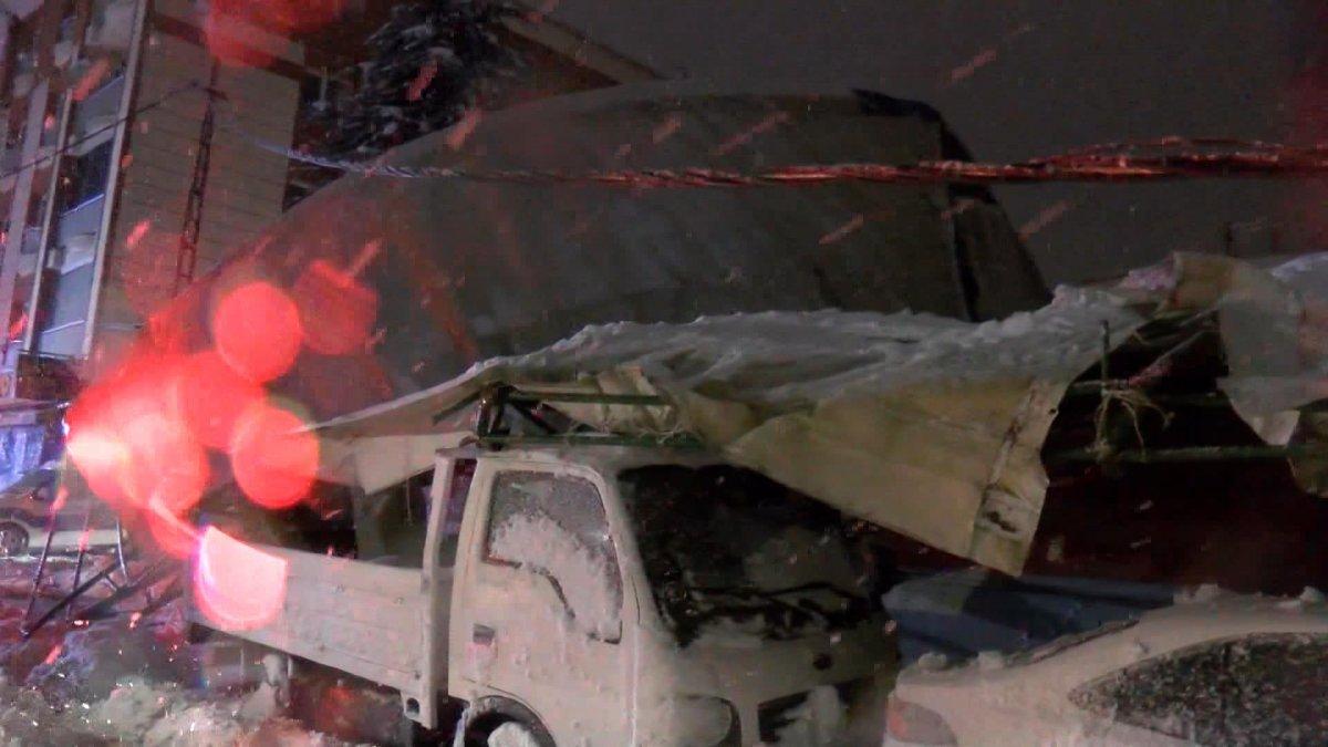 Eyüpsultan'da kapalı spor salonunun çatısı yoğun kar nedeniyle çöktü