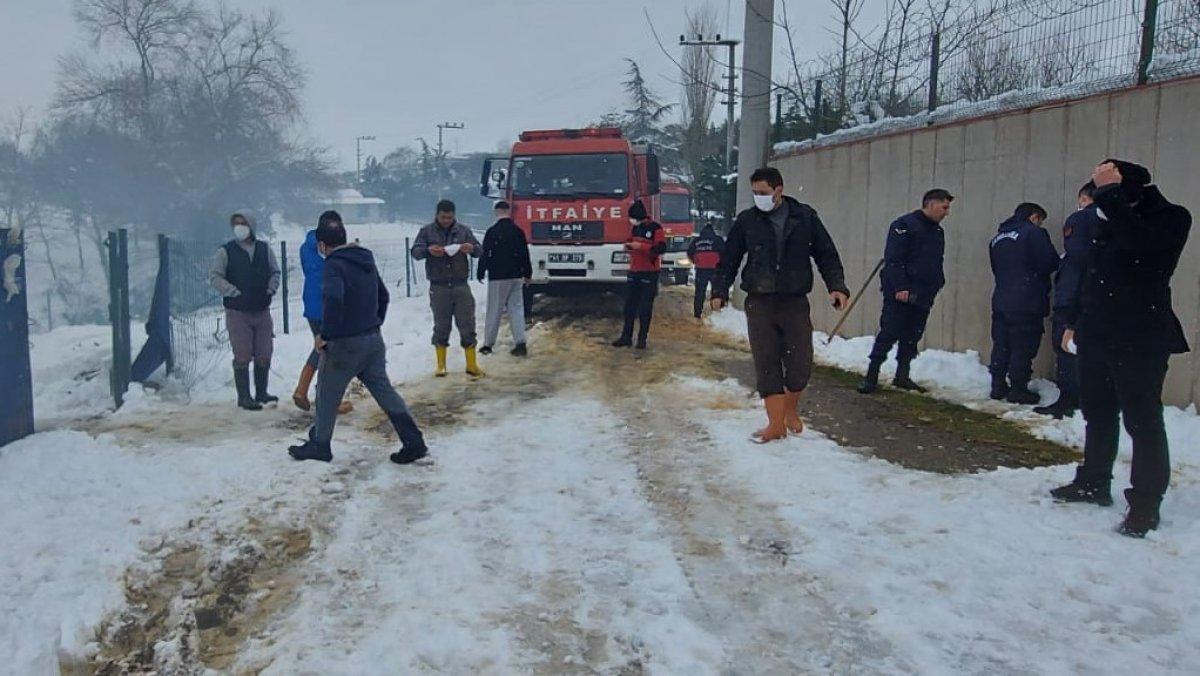 Kocaeli'de, yanan prefabrik evde 500 bin TL kül oldu